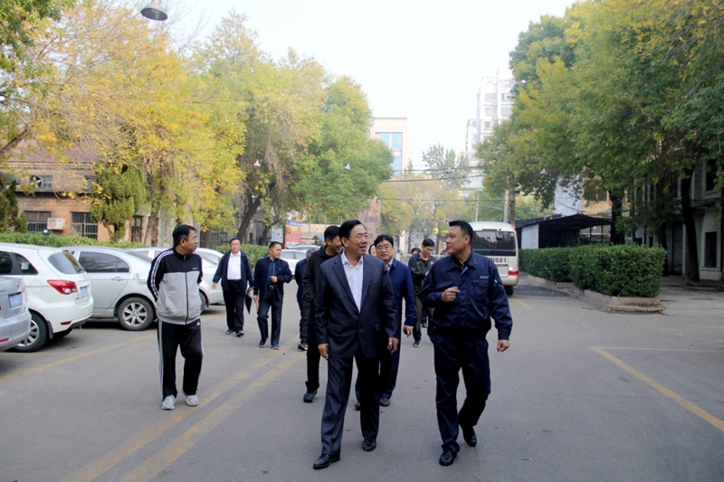 濱州市高級(jí)技工學(xué)校黨委書記、校長(zhǎng)王樹林到濱州市鍛壓機(jī)械廠調(diào)研企業(yè)發(fā)展情況