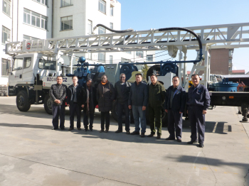 尼日利亞、塞內(nèi)加爾、新疆克拉瑪依客戶來我廠訂購鉆機(jī)